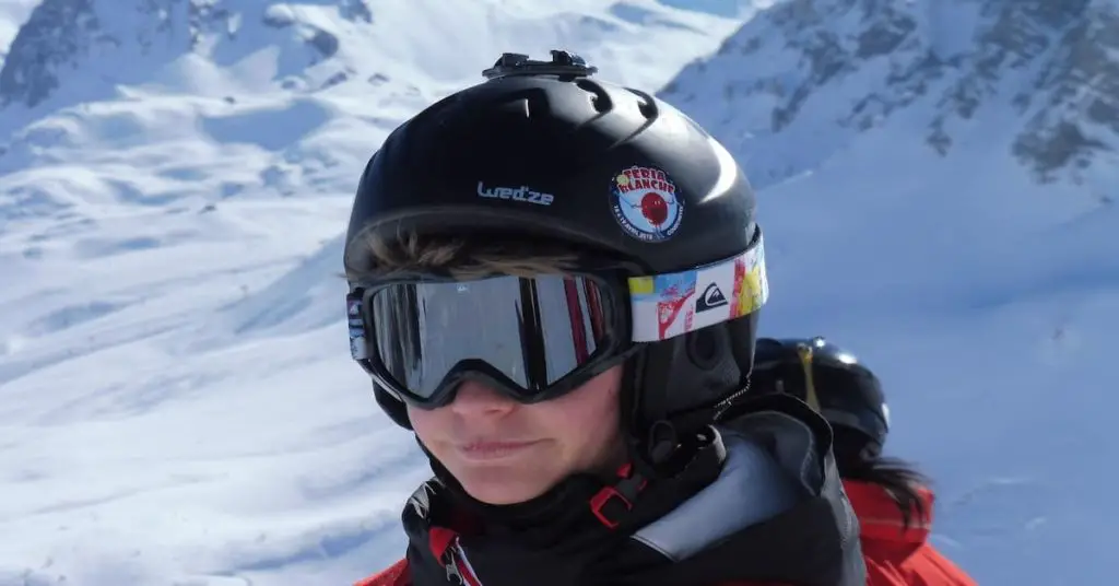 snowboard helmet with bluetooth speaker